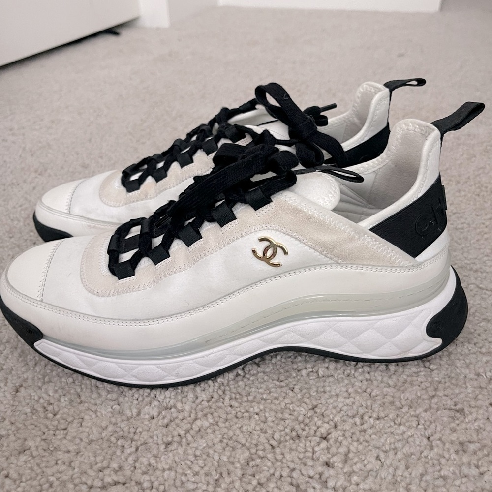 CHANEL
Velvet Calfskin Mixed Fibers CC